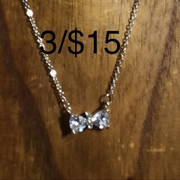 Delicate crystal bow 16 inch gold necklace - Picture 1 of 3